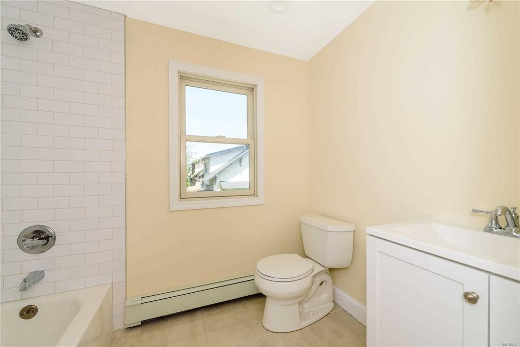 65 Dobson Ave Merrick Merrick NY 11566