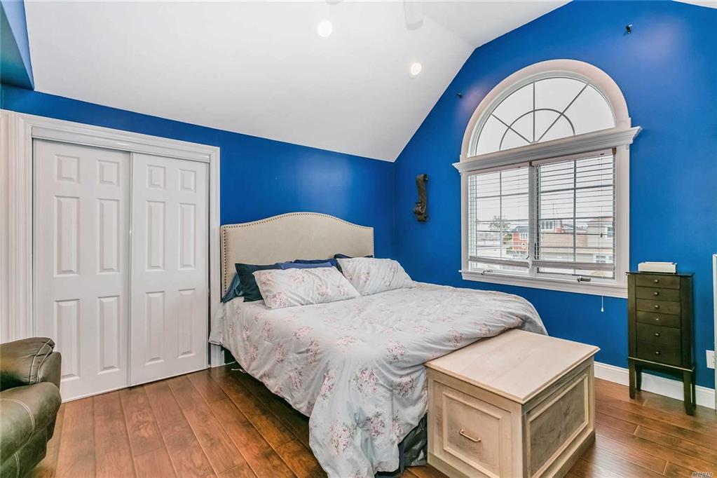 392 West Dr Copiague Copiague NY 11726
