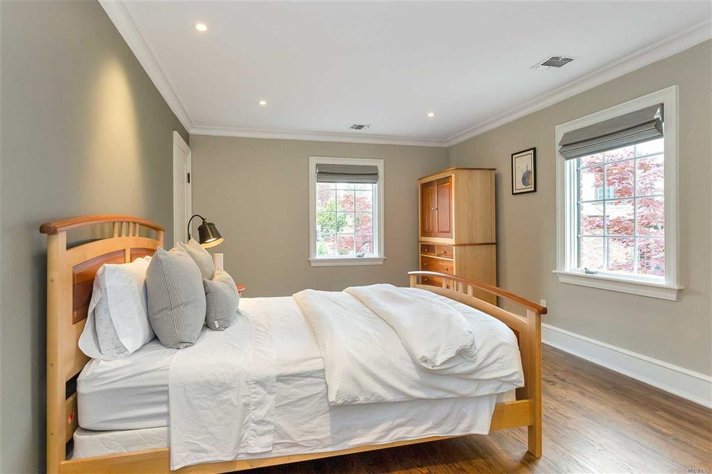 8 Fairway Ln Manhasset Manhasset NY 11030
