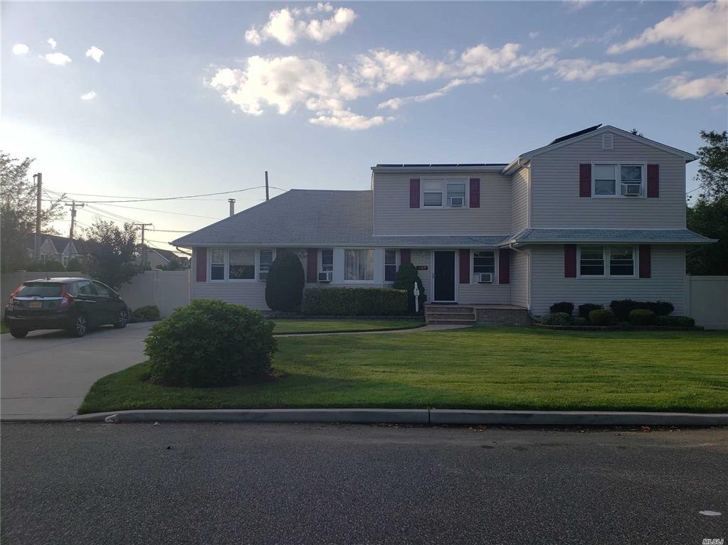 147 Concord St Westbury Westbury NY 11590
