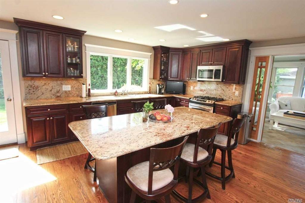 33 Rogers Ln Remsenburg Remsenburg NY 11960