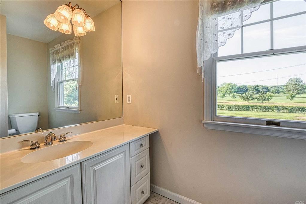 98 Clancy Rd Manorville Manorville NY 11949