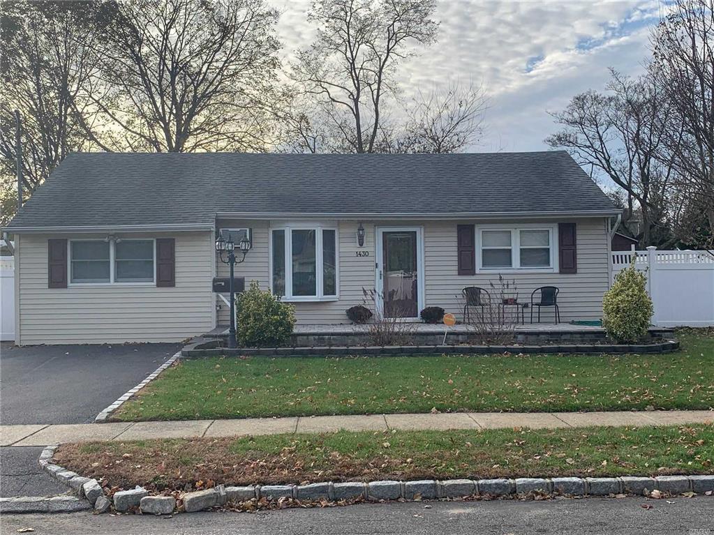 1430 Lombardy Blvd Bay Shore Bay Shore NY 11706