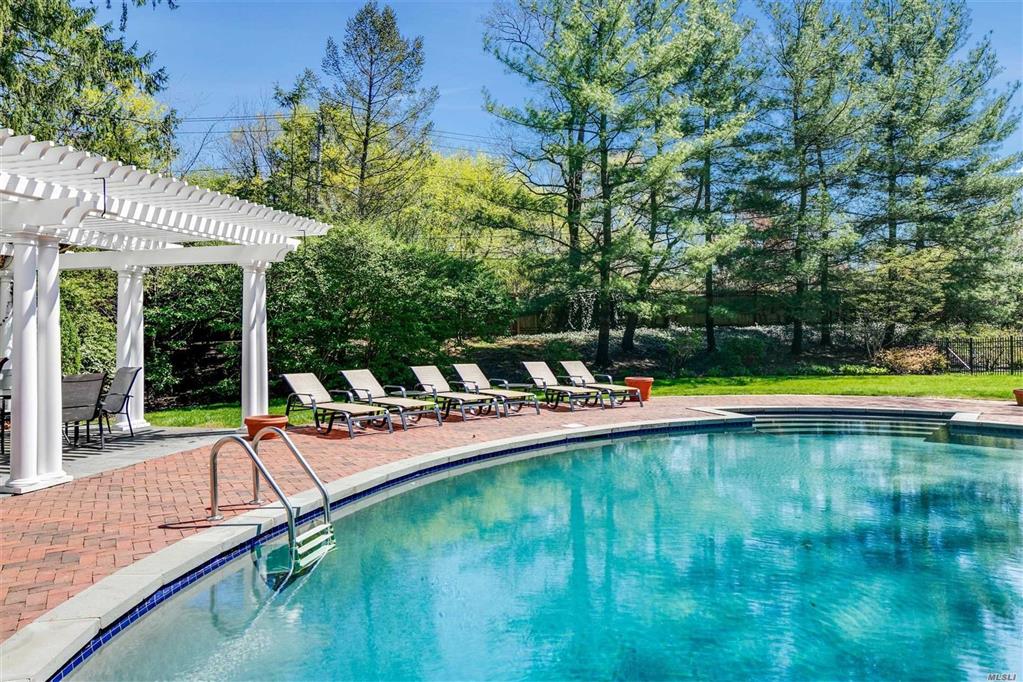 2 Hoaglands Ln Old Brookville Old Brookville NY 11545