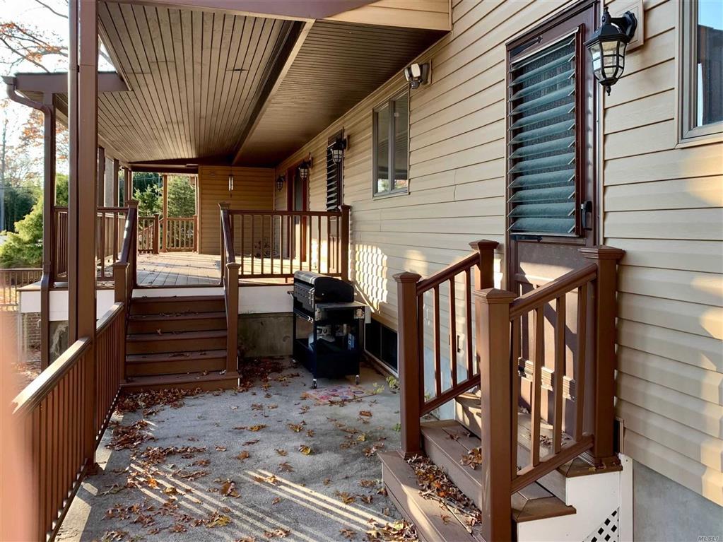 36 Dogwood Ave Farmingville Farmingville NY 11738