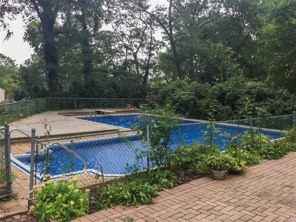 7 Lt John A Olsen Ln St. James St. James NY 11780