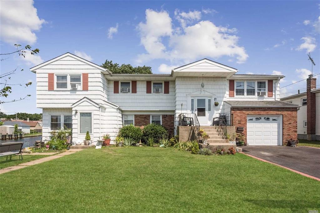 1 Berkeley Pl Massapequa Massapequa NY 11758