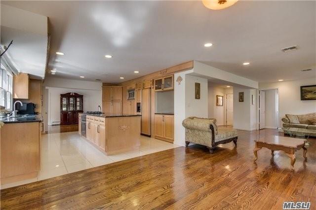 135 Greenway Rd Lido Beach Lido Beach NY 11561