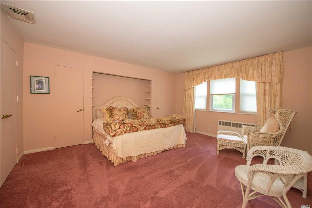 179 Glenmore St E. Williston E. Williston NY 11596