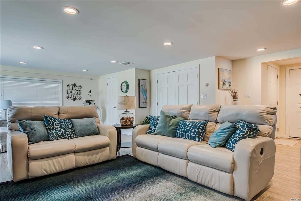 41 Club Dr Massapequa Massapequa NY 11758