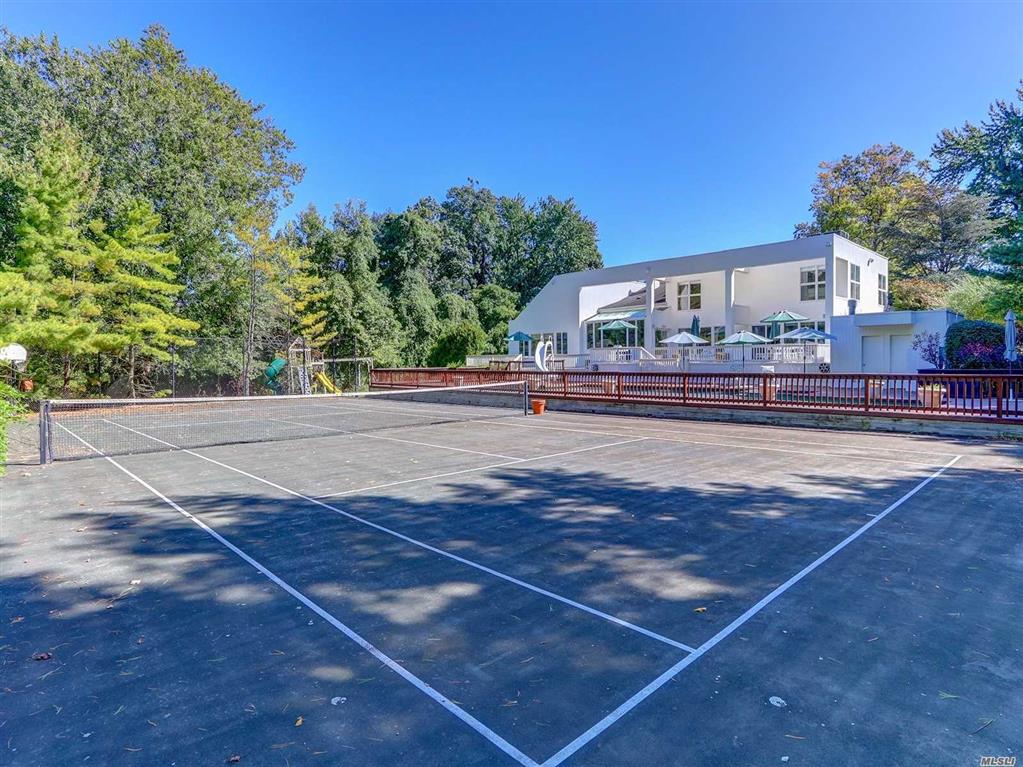 1250 Veeder Dr Hewlett Bay Park Hewlett Bay Park NY 11557