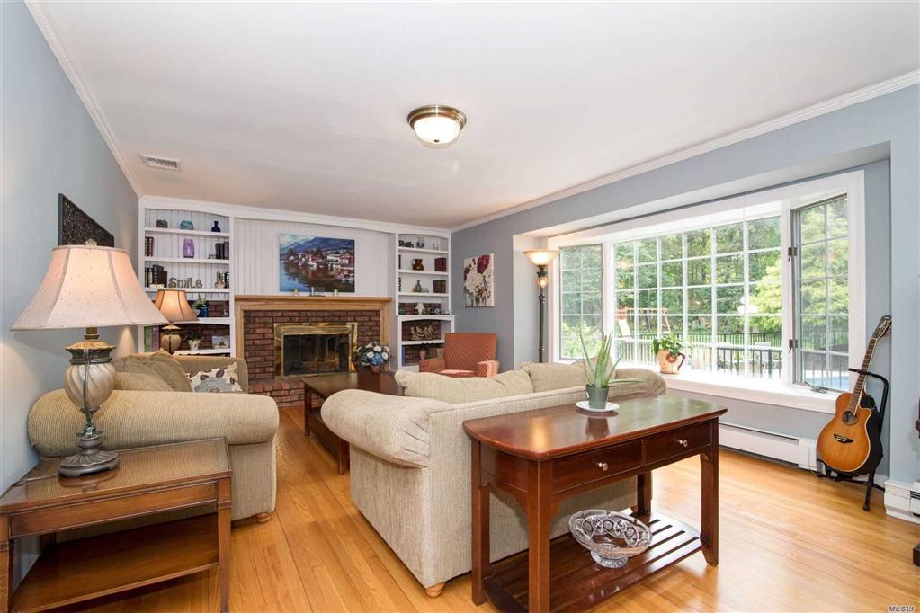 12 Beaverbrook Dr Brookhaven Brookhaven NY 11719 R Hamptons