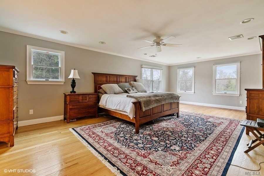 28 Sherwood Gate Oyster Bay Oyster Bay NY 11771