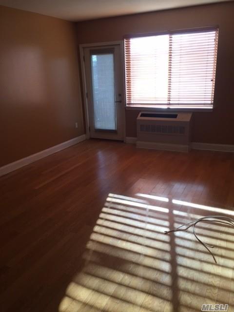 130 Post Ave Westbury Westbury NY 11590