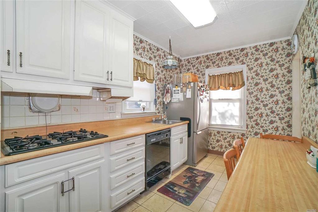 6 Rhodes St New Hyde Park New Hyde Park NY 11040