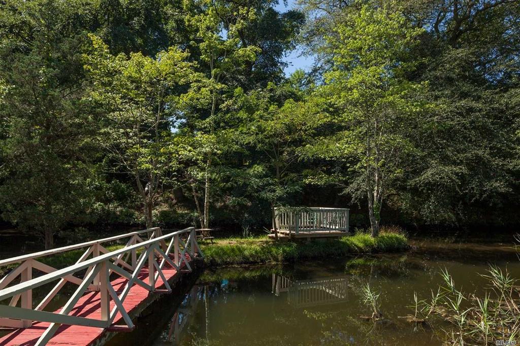 8 Mooring Dr Bellport Bellport NY 11713