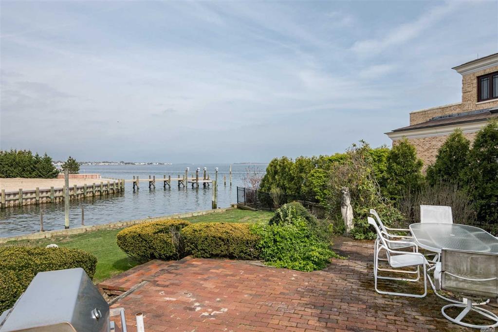 26 Club Dr Massapequa Massapequa NY 11758
