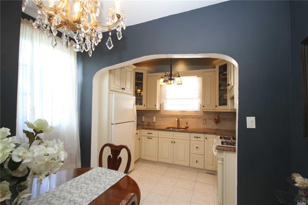 52-25 69th St Maspeth Maspeth NY 11378
