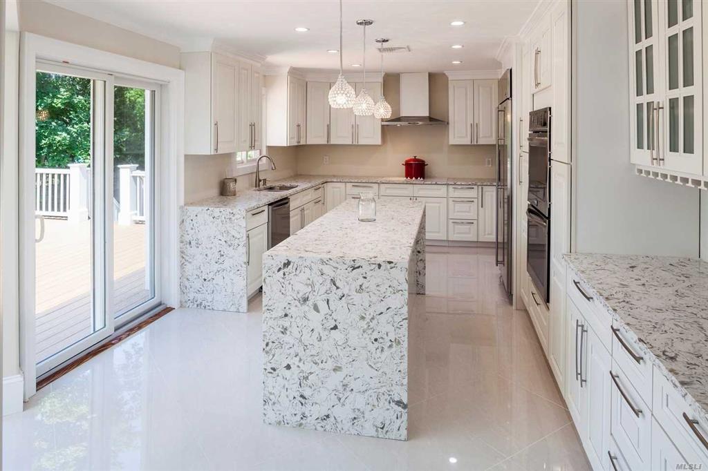 8 Mooring Dr Bellport Bellport NY 11713