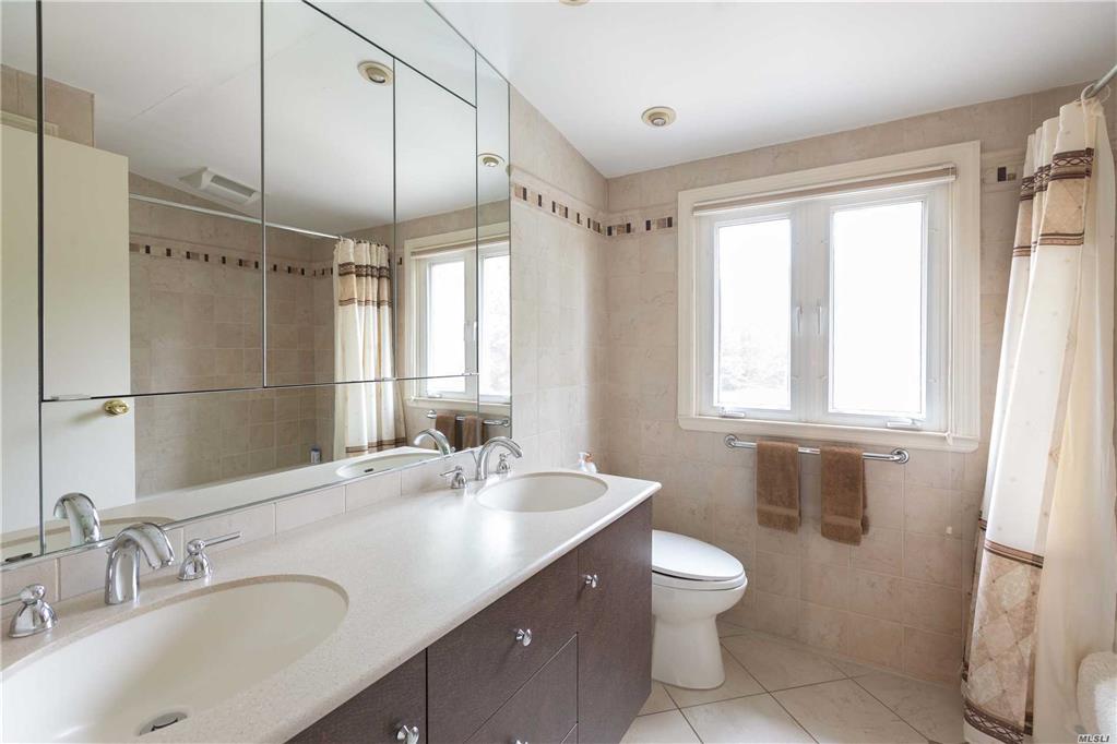 10 Empire Ct Dix Hills Dix Hills NY 11746