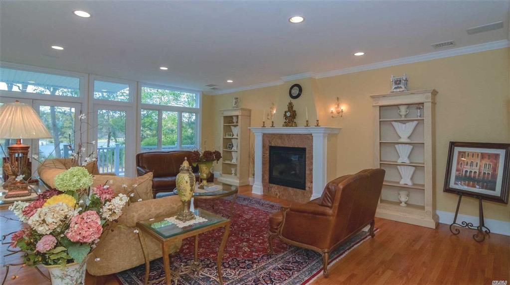 9 Duckwood Ln Hampton Bays Hampton Bays NY 11946
