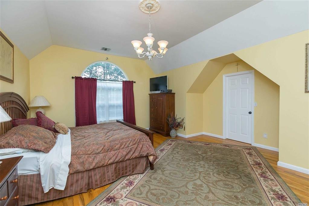 3 Hogan Ln Manorville Manorville NY 11949