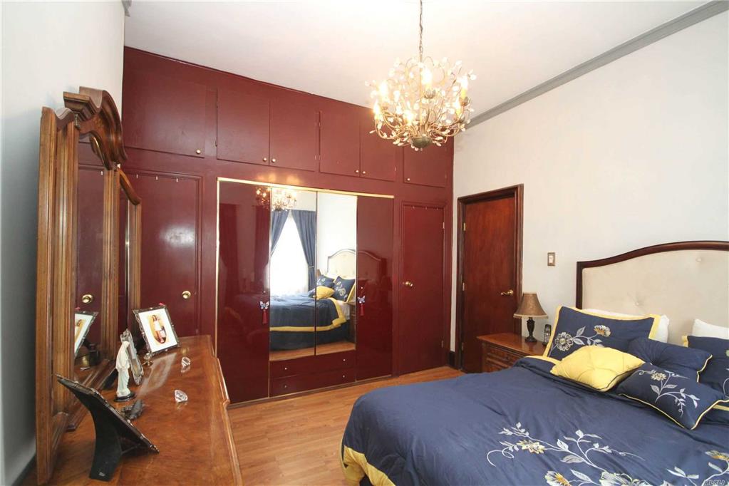 52-25 69th St Maspeth Maspeth NY 11378