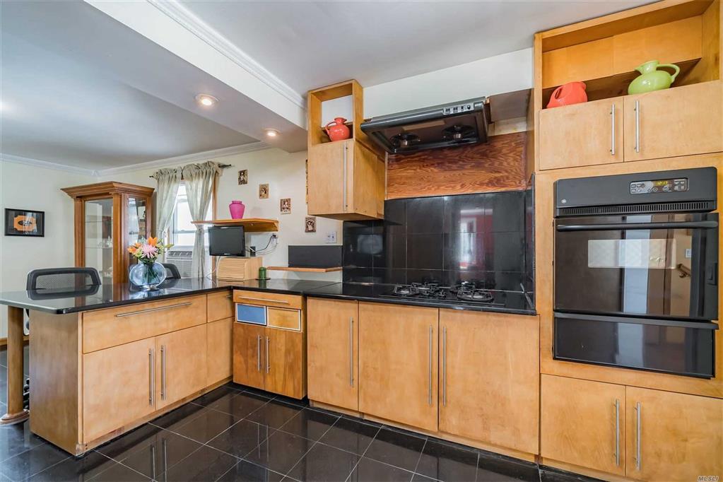 45-23 244th St Douglaston Douglaston NY 11362