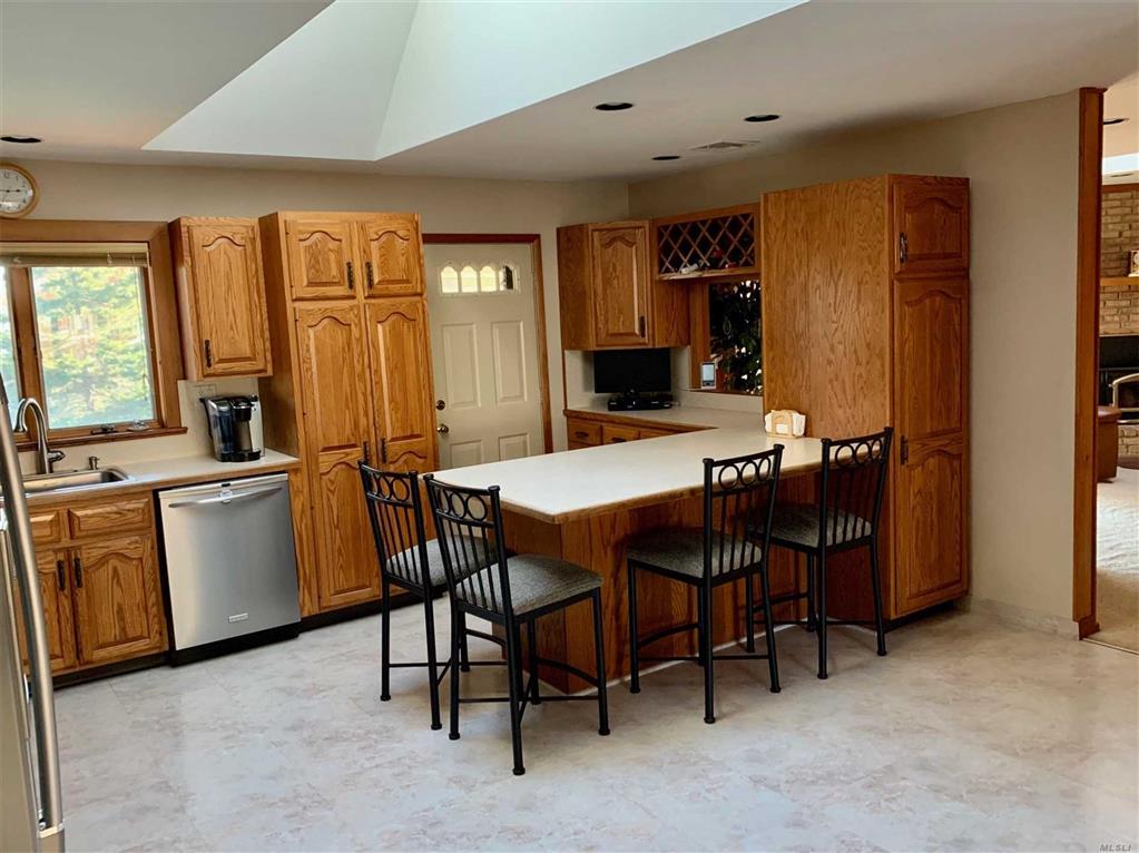 36 Dogwood Ave Farmingville Farmingville NY 11738