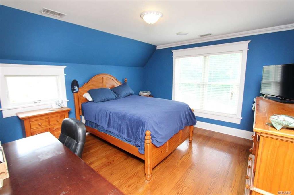 33 Rogers Ln Remsenburg Remsenburg NY 11960