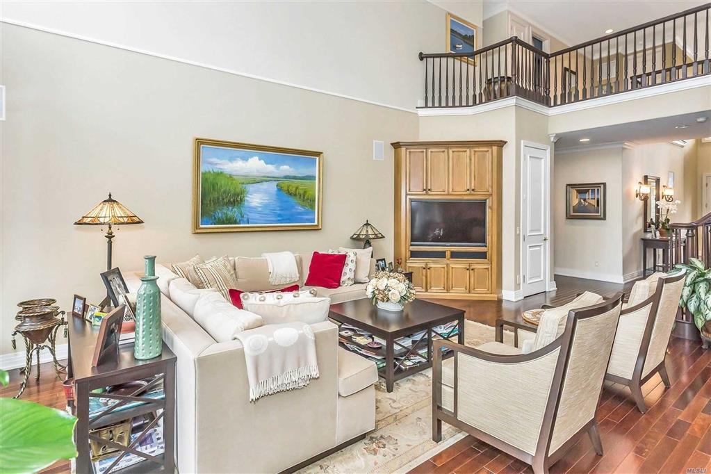 8 Holiday Pond Rd Jericho Jericho NY 11753