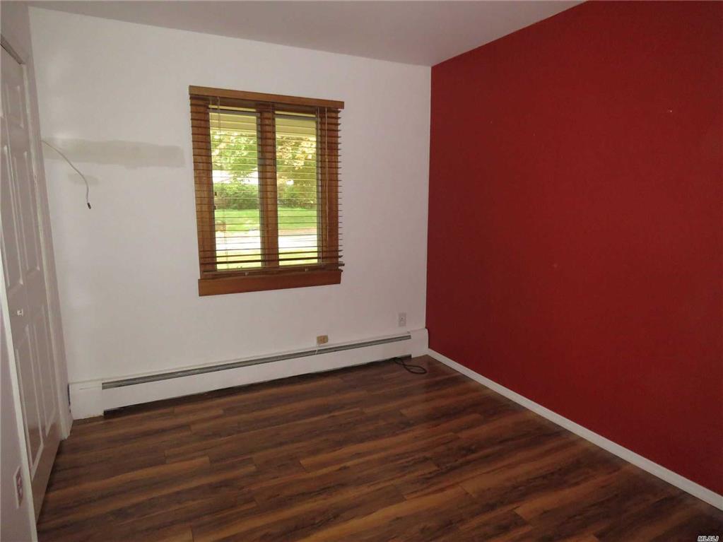 3 Hillsdale Ln Coram Coram NY 11727