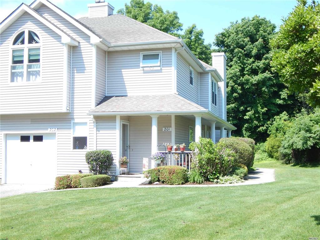 201 Bayberry Path Riverhead Riverhead NY 11901 R Hamptons