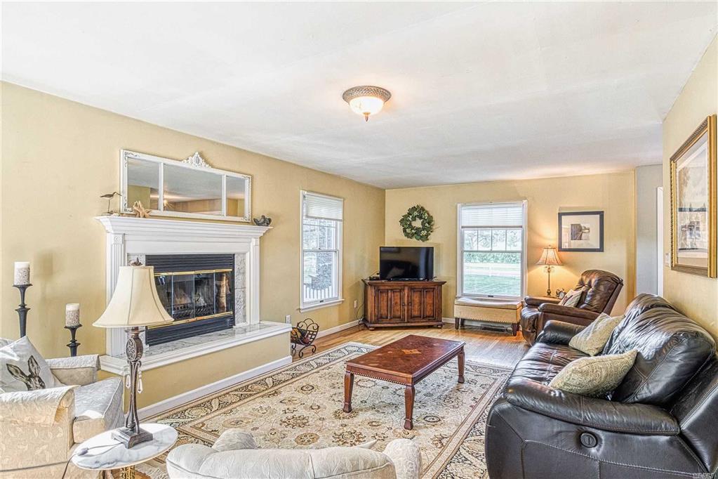98 Clancy Rd Manorville Manorville NY 11949