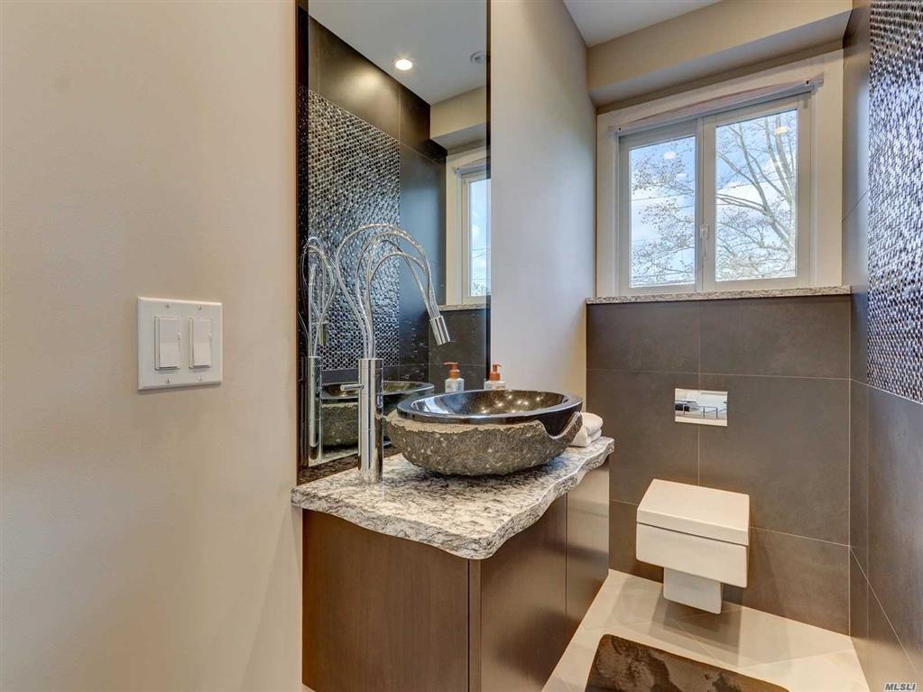 60 Lewis Ln Syosset Syosset NY 11791