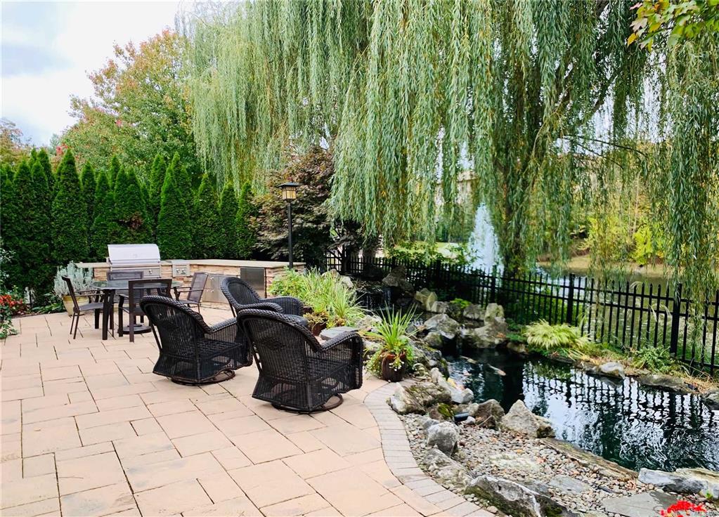 8 Holiday Pond Rd Jericho Jericho NY 11753