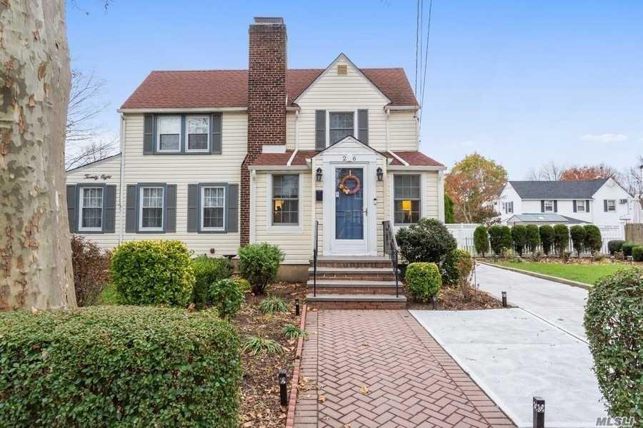 26 Salisbury Ave Stewart Manor Stewart Manor NY 11530
