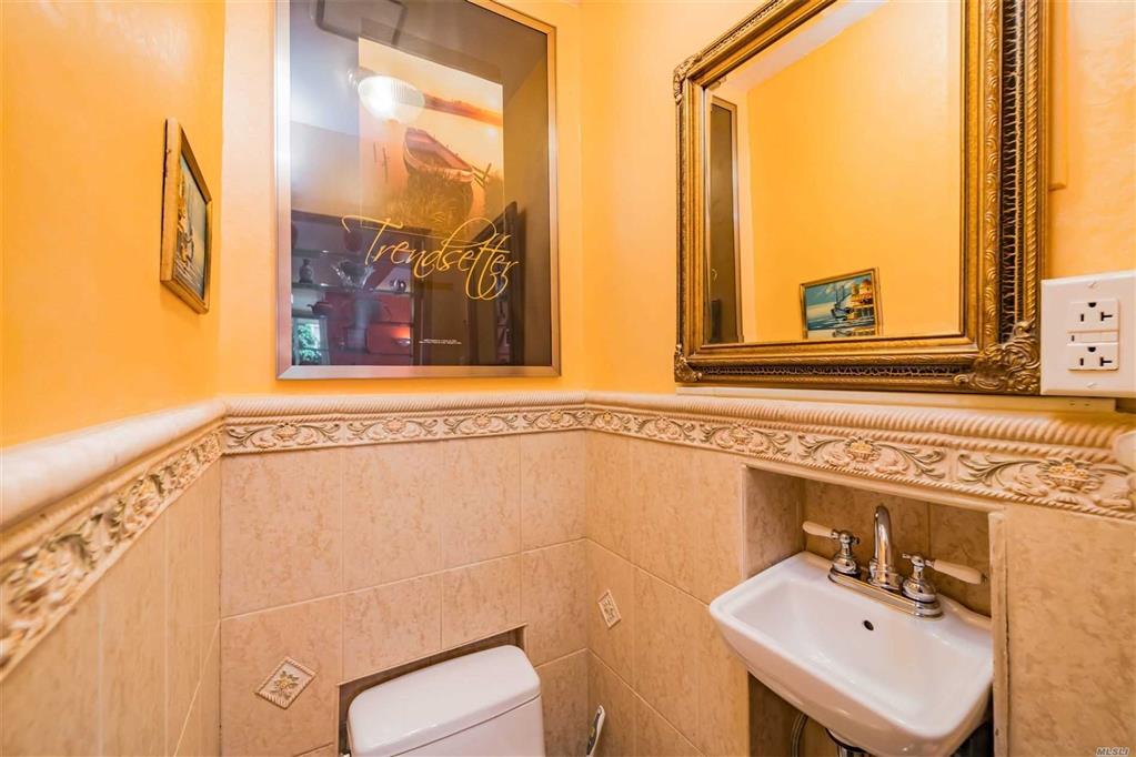 45-23 244th St Douglaston Douglaston NY 11362