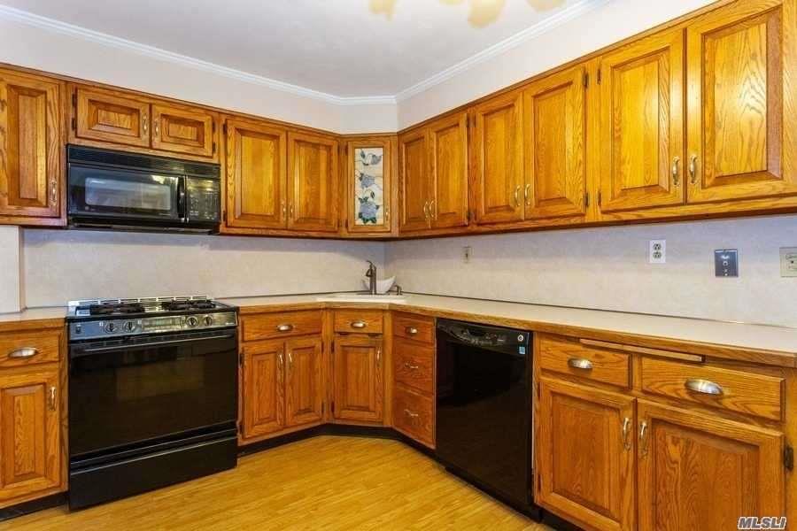 26 Salisbury Ave Stewart Manor Stewart Manor NY 11530