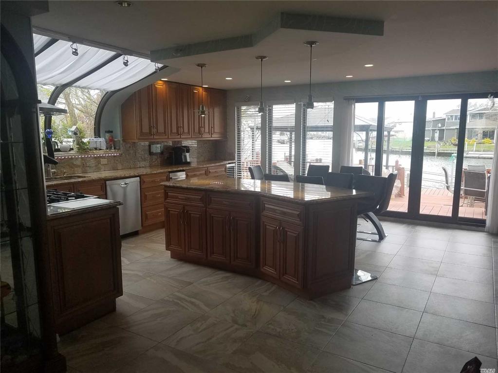 75 Brockmeyer Dr Massapequa Massapequa NY 11758
