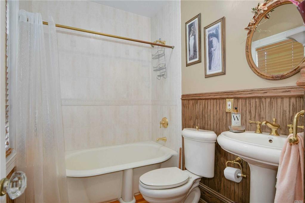 5 Kohlsaat Ct Smithtown Smithtown NY 11787