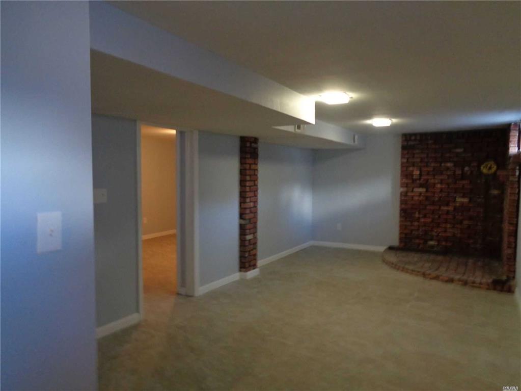 107 Thomas St Brentwood Brentwood NY 11717