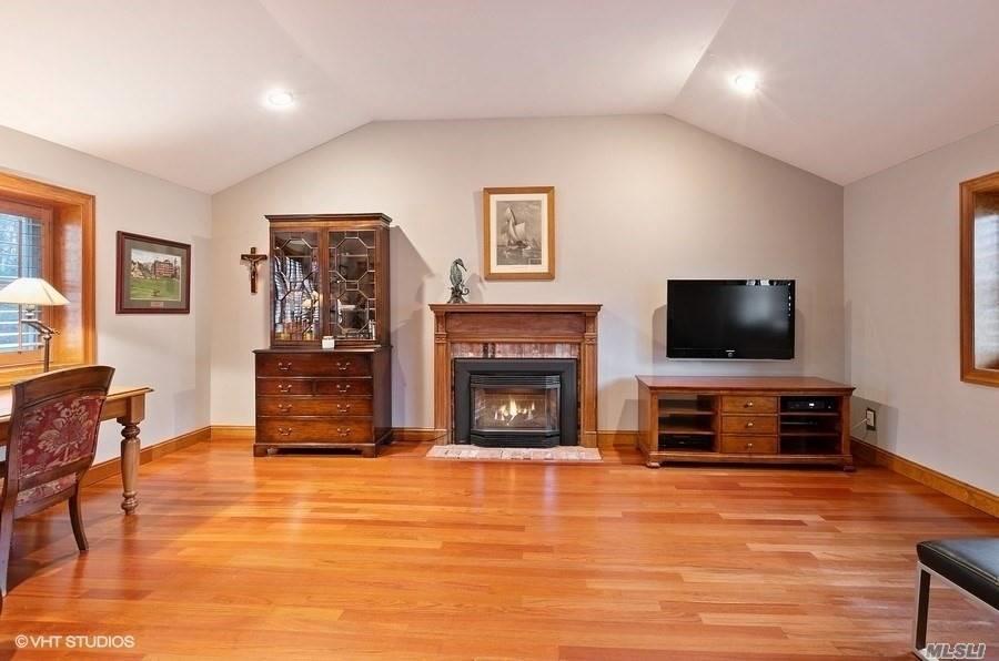 28 Sherwood Gate Oyster Bay Oyster Bay NY 11771