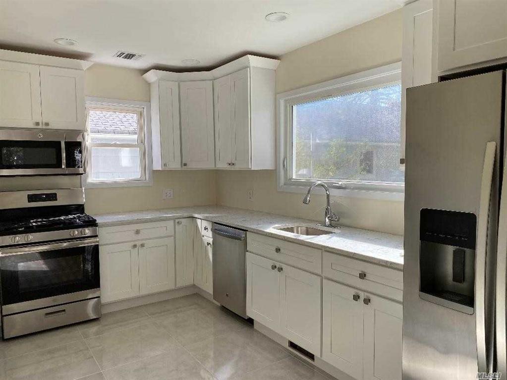 65 Dobson Ave Merrick Merrick NY 11566