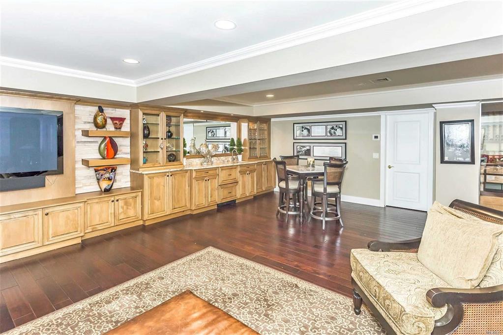 8 Holiday Pond Rd Jericho Jericho NY 11753