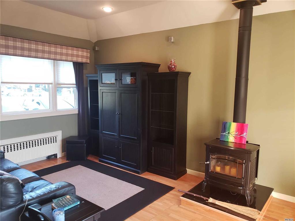 147 Concord St Westbury Westbury NY 11590