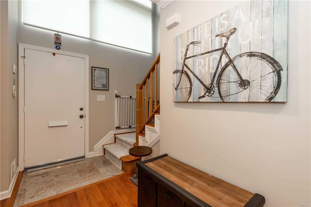 21 Cricket Club Dr Roslyn Roslyn NY 11576