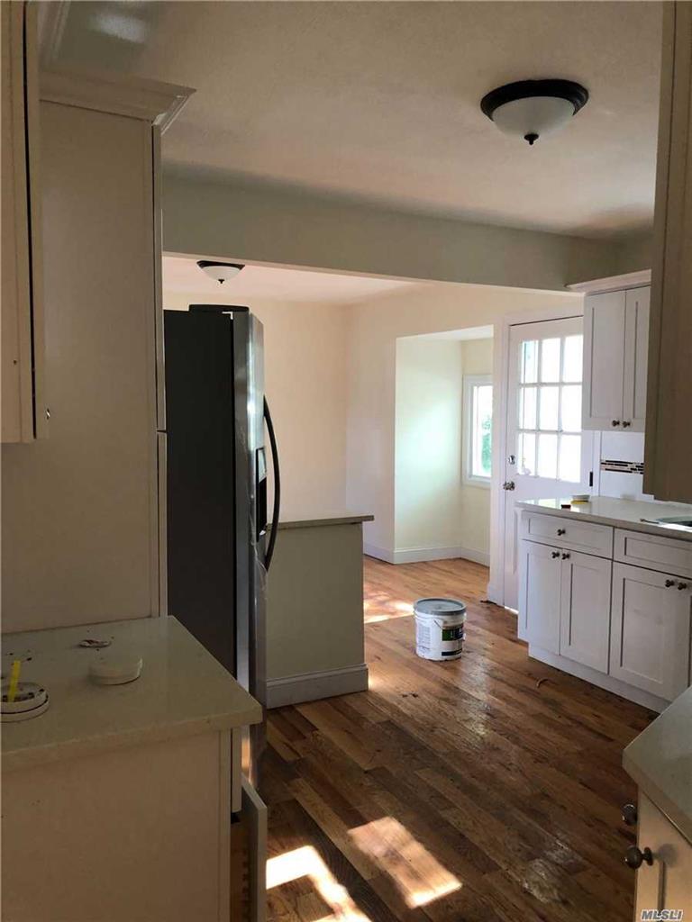 14 Whitney Ln Coram Coram NY 11727