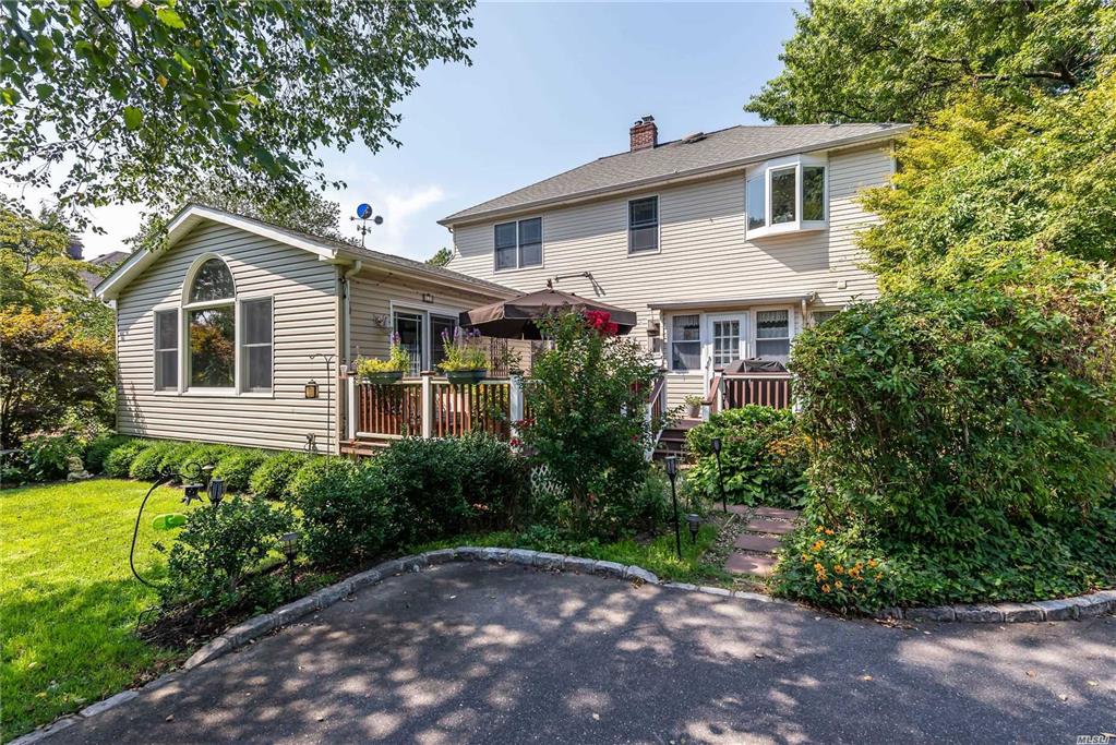 25 Glen Ave Sea Cliff Sea Cliff NY 11579
