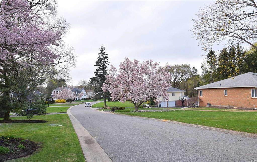 105 Woodhill Ln Manhasset Manhasset NY 11030